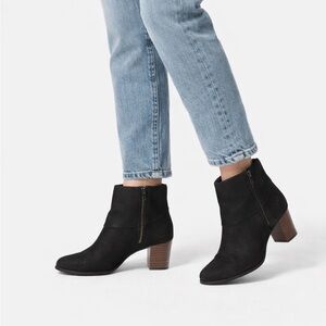 Cole Haan Black Leather Ankle Boots with Side Zipper Size 6B